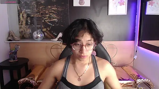 Lili Gomez  online show from October 21, 1:34 pm