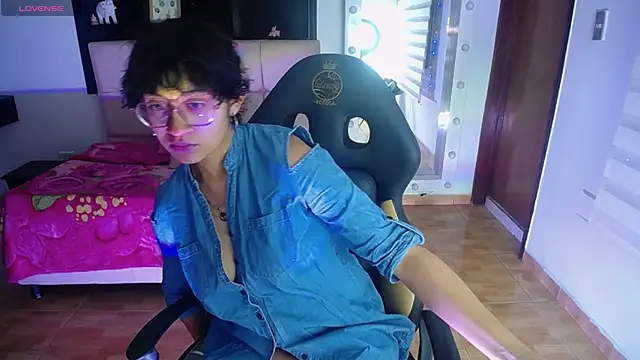 Lili Gomez  online show from January 11, 1:27 pm