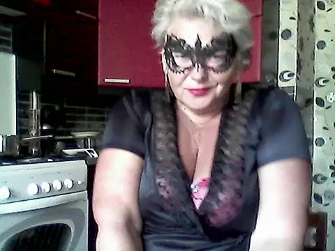 Snapshot of Lisa_Suzie chatting on July 25, 8:12 am Lisa Suzie online show from July 25, 8:12 am