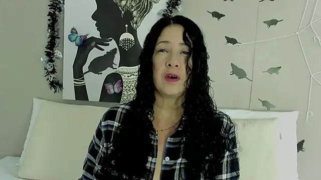 Adelesmithh online show from October 25, 11:40 am