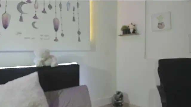 Snapshot of Emyli_rousse_ chatting on December 18, 4:49 pm Emyli rousse online show from December 18, 4:49 pm