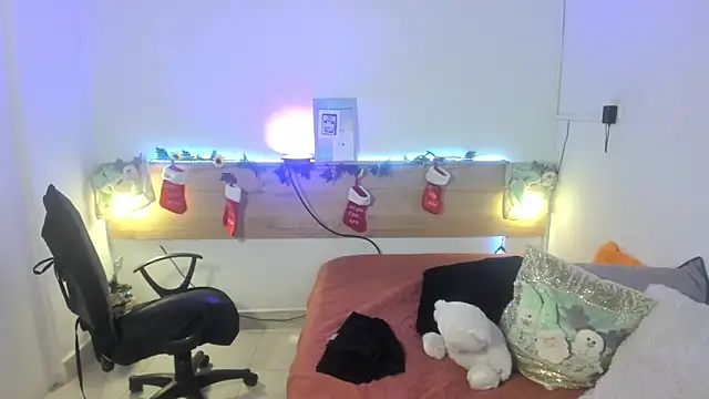 Snapshot of Emyli_rousse_ chatting on December 21, 1:42 pm Emyli rousse online show from December 21, 1:42 pm