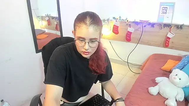 Snapshot of Emyli_rousse_ chatting on December 24, 1:28 pm Emyli rousse online show from December 24, 1:28 pm