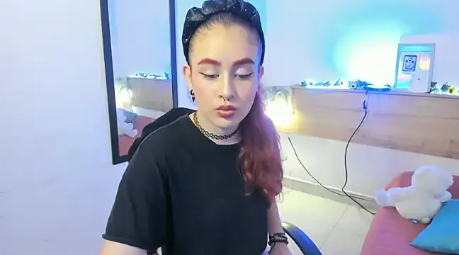 Snapshot of Emyli_rousse_ chatting on January 4, 2:04 pm Emyli rousse online show from January 4, 2:04 pm
