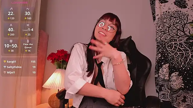 Lia Sweett  online show from February 28, 5:48 pm