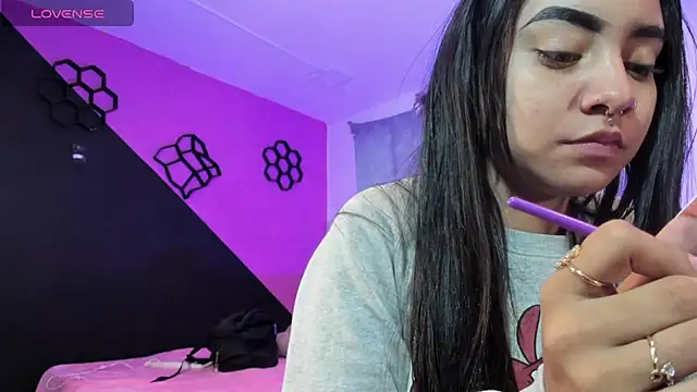 Snapshot of dakota-bright01 chatting on January 4, 1:21 pm dakota-bright01 online show from January 4, 1:21 pm