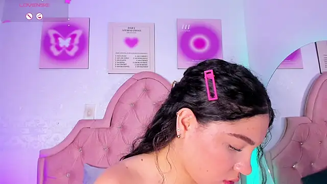 Snapshot of amandalee01 chatting on November 20, 8:19 pm amandalee01 online show from November 20, 8:19 pm