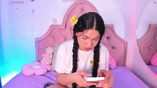 Snapshot of amandalee01 chatting on January 10, 7:37 pm amandalee01 online show from January 10, 7:37 pm