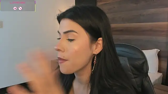 stephanya  online show from March 6, 7:10 pm