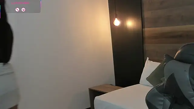 stephanya  online show from March 26, 7:30 pm