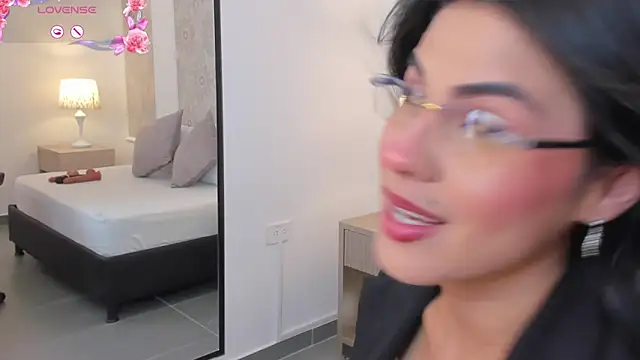 stephanya  online show from May 15, 7:32 pm