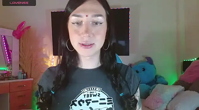 Snapshot of karla_zambrano chatting on December 6, 6:50 pm karla zambrano online show from December 6, 6:50 pm