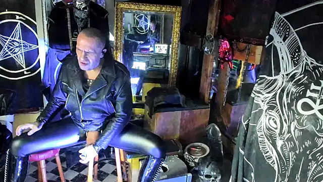 Snapshot of BULGEDEMON chatting on November 29, 2:20 pm BULGEDEMON online show from November 29, 2:20 pm