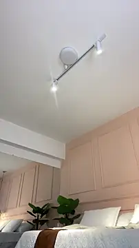 SHARONN     online show from February 3, 7:13 am