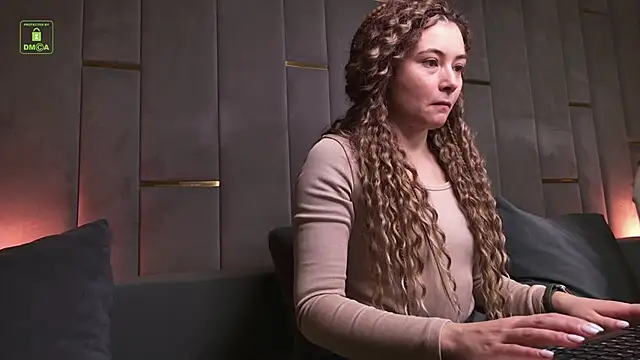 Snapshot of Ishtar_Divine chatting on December 16, 4:50 am Ishtar Divine online show from December 16, 4:50 am