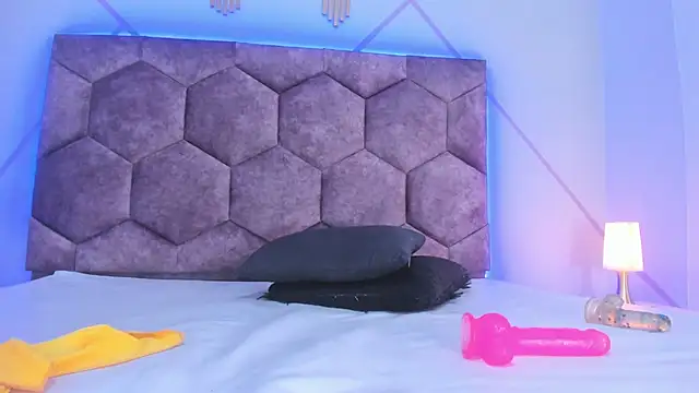 Snapshot of aggy_castel chatting on January 13, 11:06 pm aggy castel online show from January 13, 11:06 pm