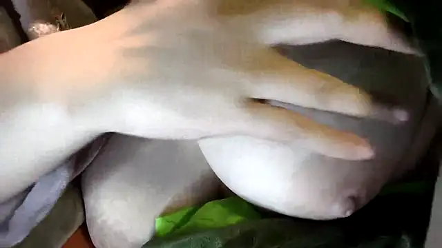 Weiwei5200 online show from December 13, 9:42 pm