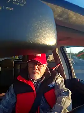 Snapshot of KOMANDOS74 chatting on September 18, 5:09 am KOMANDOS74 online show from September 18, 5:09 am