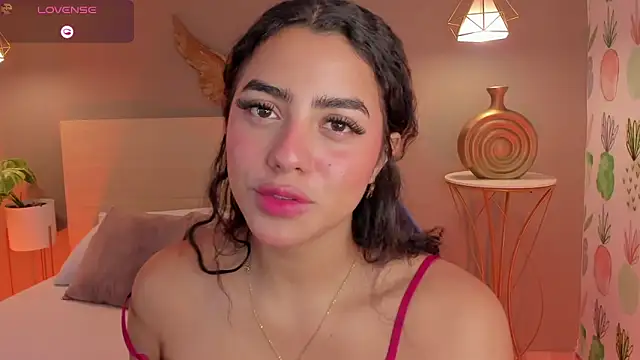 Snapshot of yaya23x chatting on June 4, 1:28 pm yaya23x online show from June 4, 1:28 pm