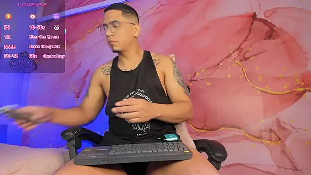 Snapshot of JoshMillerr_ chatting on February 13, 2:40 am JoshMillerr online show from February 13, 2:40 am