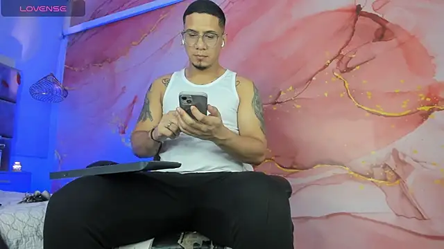 Snapshot of JoshMillerr_ chatting on February 23, 1:58 am JoshMillerr online show from February 23, 1:58 am