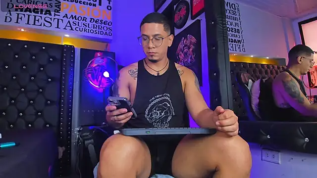 JoshMillerr  online show from May 28, 7:22 pm