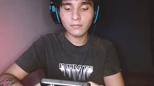 Snapshot of Charley_quin chatting on October 23, 3:39 am Charley quin online show from October 23, 3:39 am