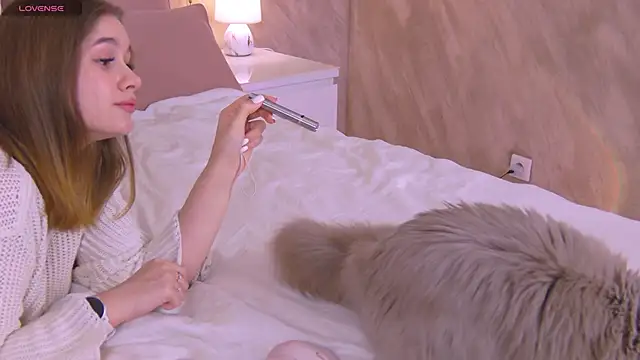 EllieHayes online show from February 22, 4:29 am