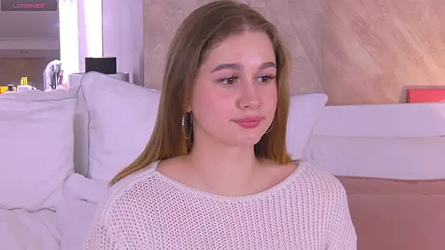 EllieHayes online show from March 1, 1:43 am