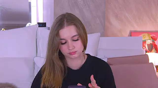 EllieHayes online show from March 19, 9:48 pm