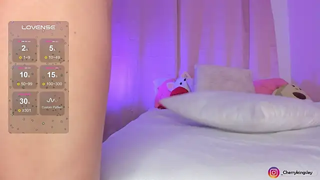  cherrykingsley1 online show from December 13, 8:20 am