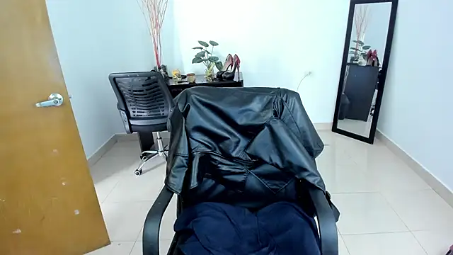 Snapshot of Adele_Sweett chatting on March 11, 1:23 pm Adele Sweett online show from March 11, 1:23 pm