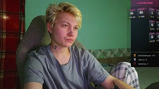 esajukyy online show from December 18, 3:44 pm