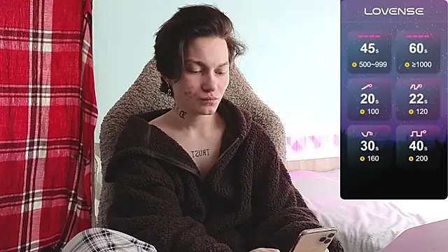 esajukyy online show from October 1, 8:20 am