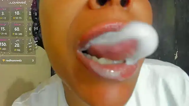 KamariaFyre online show from April 1, 3:51 am