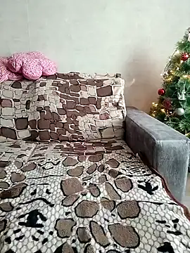 Snapshot of Miranda_Nancy chatting on December 21, 8:28 am Miranda Nancy online show from December 21, 8:28 am