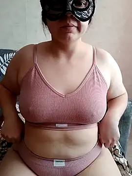 Snapshot of Miranda_Nancy chatting on February 5, 8:21 am Miranda Nancy online show from February 5, 8:21 am