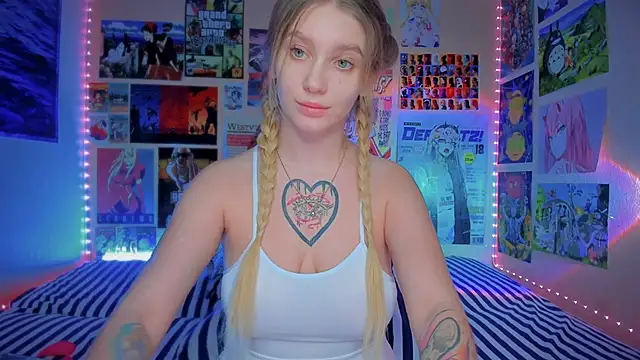 Snapshot of AliceMilman chatting on February 18, 2:27 pm AliceMilman online show from February 18, 2:27 pm