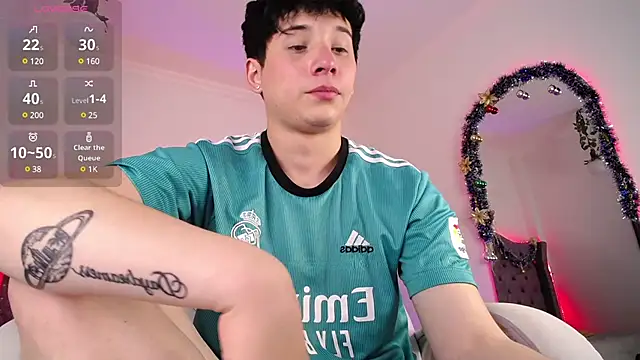 JustinMiller   online show from December 17, 7:40 am