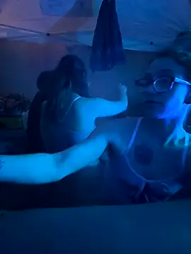 Stonermama666420 online show from December 15, 4:39 am