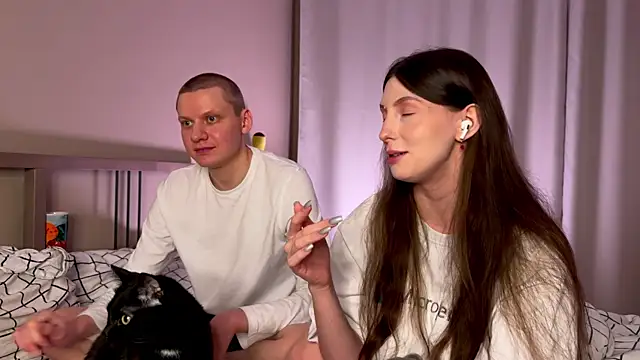 Snapshot of eternal_dream_ chatting on December 13, 7:32 pm eternal dream  online show from December 13, 7:32 pm