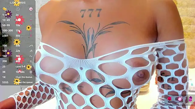 mia roldan  online show from February 27, 10:53 pm