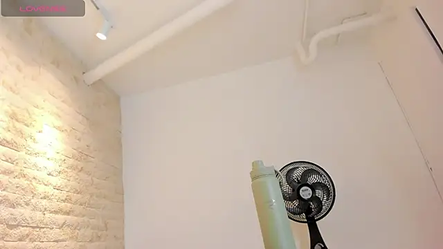 mia roldan  online show from September 18, 12:29 pm