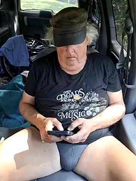 Snapshot of Bus310A chatting on October 7, 4:15 pm Bus310A online show from October 7, 4:15 pm