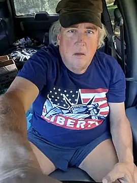 Snapshot of Bus310A chatting on October 13, 4:40 pm Bus310A online show from October 13, 4:40 pm