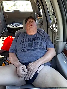 Snapshot of Bus310A chatting on November 5, 5:35 pm Bus310A online show from November 5, 5:35 pm