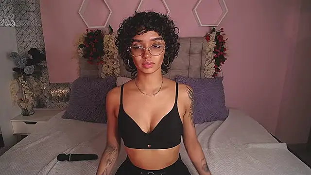 Snapshot of slutty_venus chatting on January 3, 11:12 pm slutty venus online show from January 3, 11:12 pm