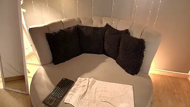 Snapshot of slutty_venus chatting on January 5, 8:00 pm slutty venus online show from January 5, 8:00 pm