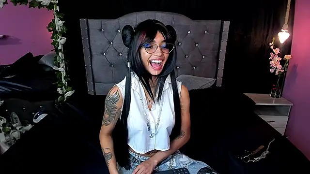 Snapshot of slutty_venus chatting on March 2, 5:23 am slutty venus online show from March 2, 5:23 am