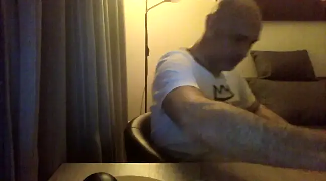 Snapshot of Avamereandmikel chatting on March 23, 12:04 am Avamereandmikel online show from March 23, 12:04 am